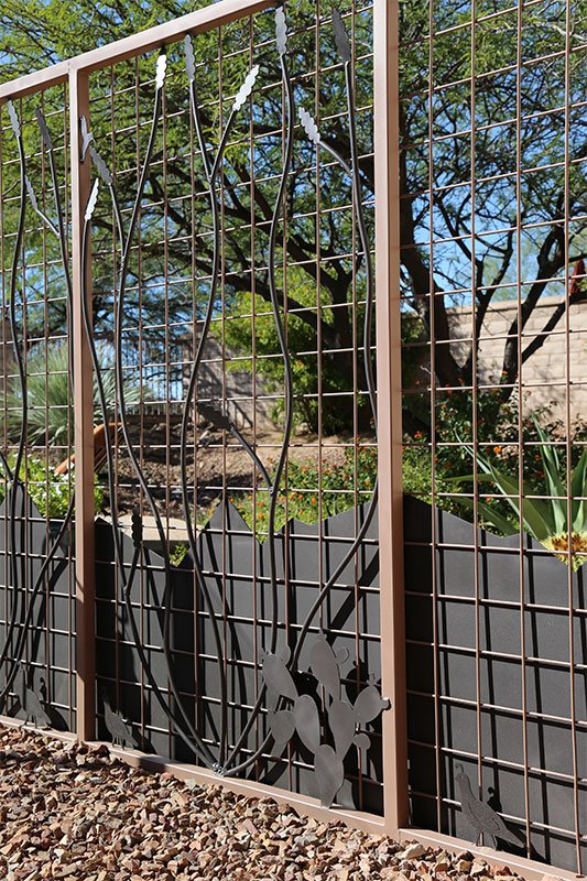 fencing 0032 Desert motif on Stroop galss enclosure